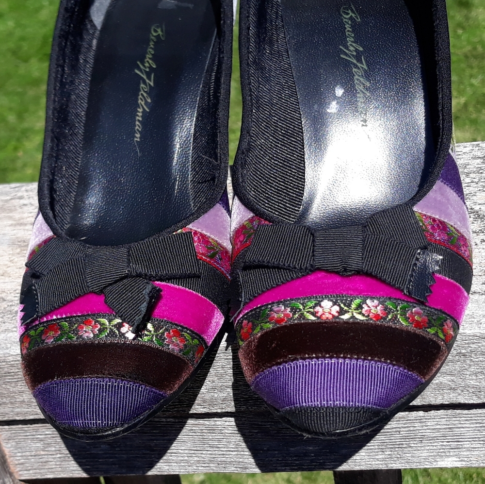 *Beverly Feldman Ribbon Striped Black Pumps 6.5 M